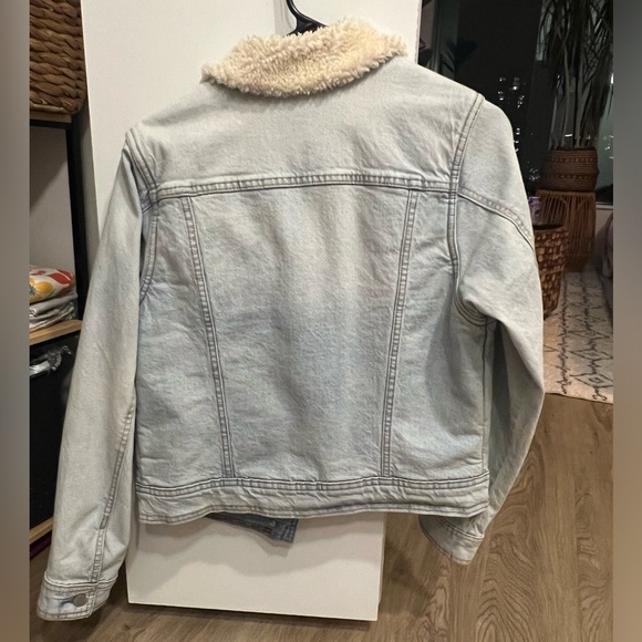 Faux Sherpa lined over-sized Jean jacket - Universal Thread - Picture 2 of 4